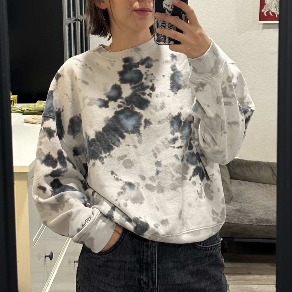 PINK Victoria's Secret Gray and Black Crewneck Sweater